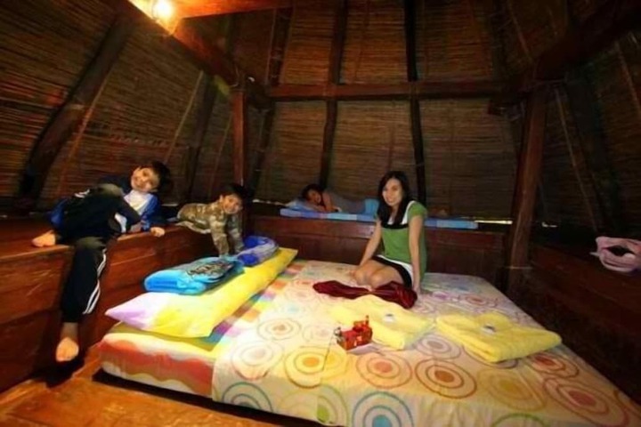 Room 9 of 32