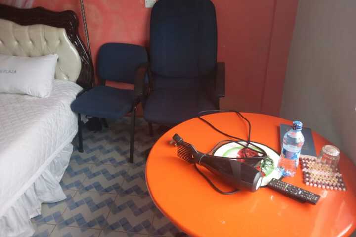 Room 4 of 18