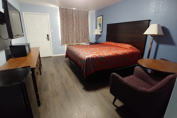 Room 3 of 18