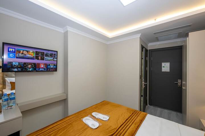 Room 53 of 75