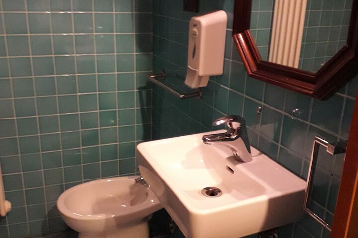 Room 9 of 15