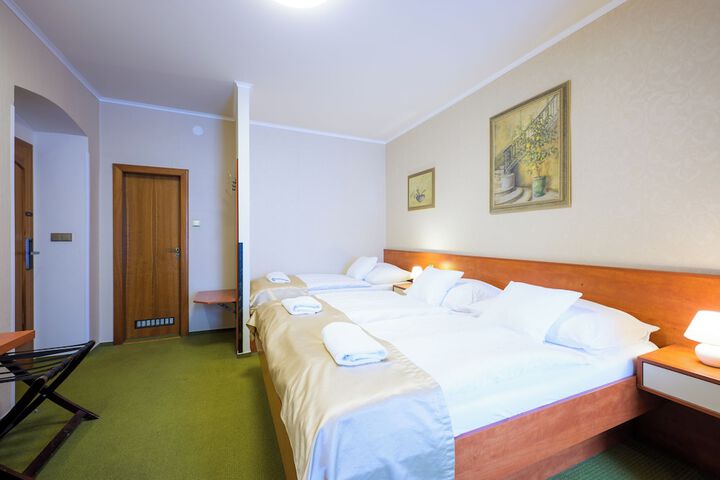 Room 42 of 71