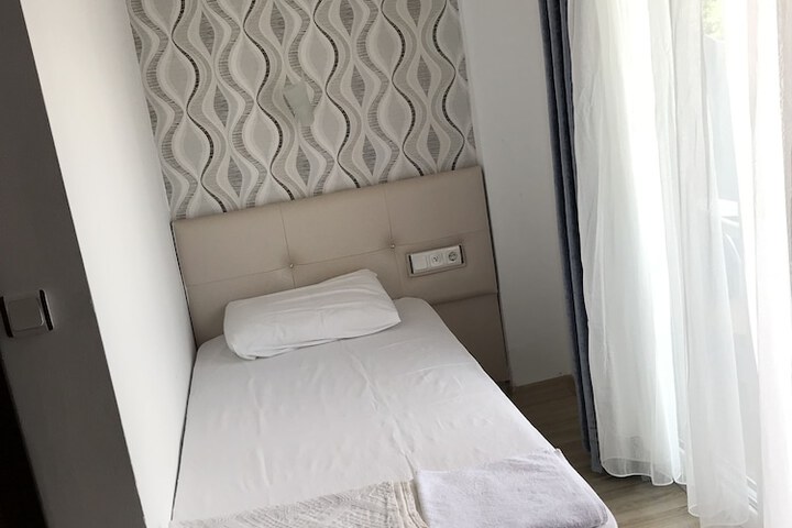 Room 8 of 25