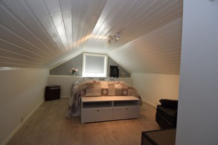 Room 10 of 13