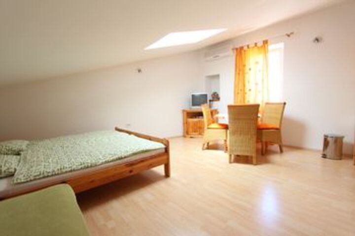 Room 9 of 42