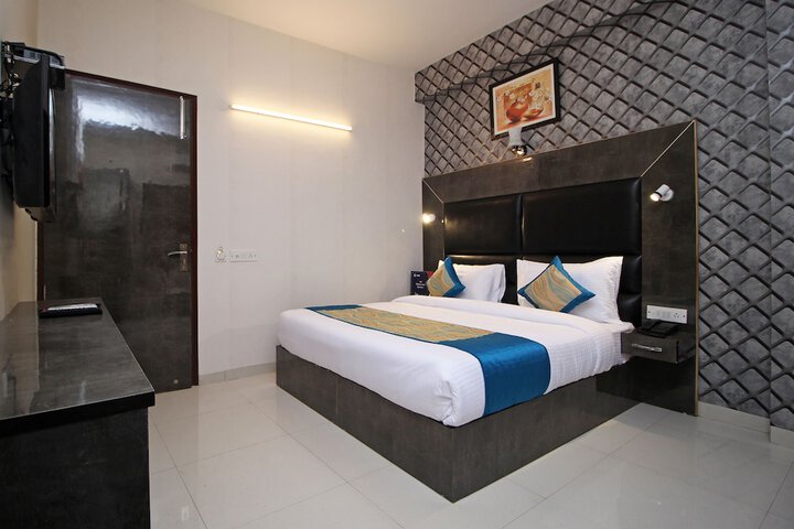 Room 12 of 22