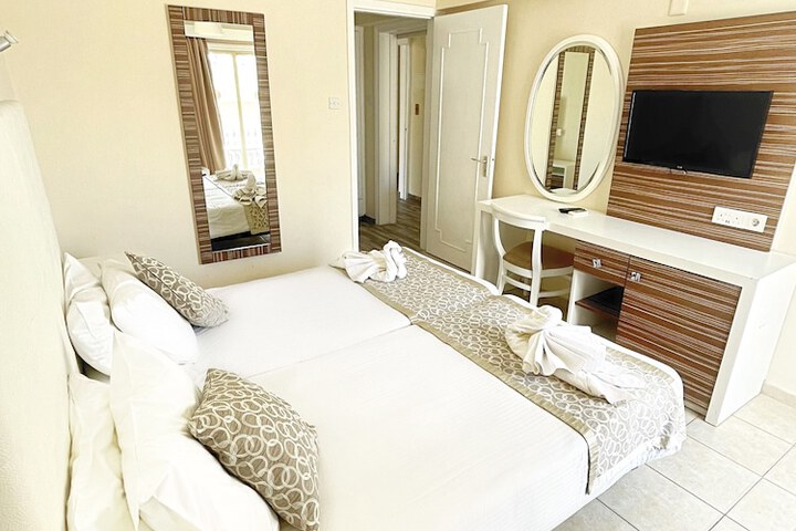 Room 18 of 65
