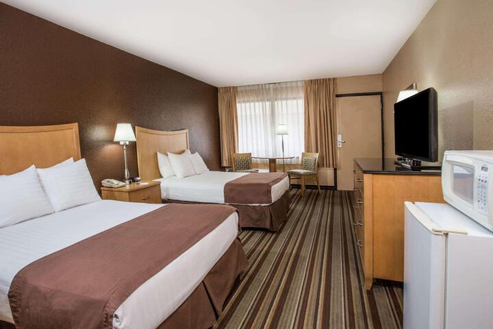 1 King Bed (1 of 10)