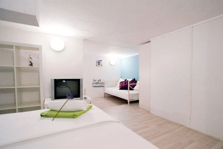 Room 3 of 15