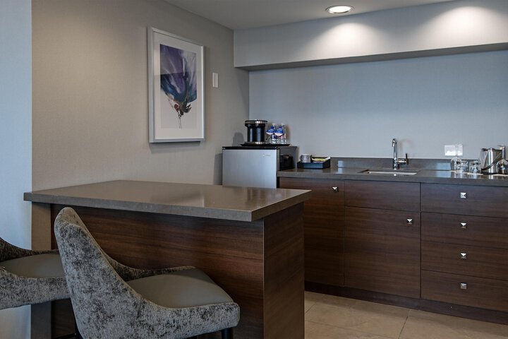 Lounge 45 of 103