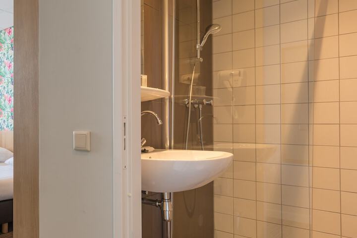 Room 18 of 29