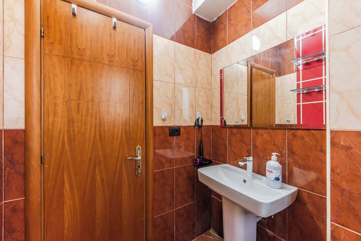 Room 3 of 28