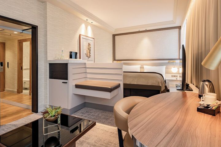 Room 200 of 457