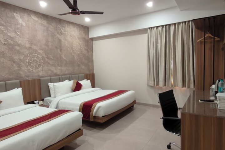 Room 4 of 10