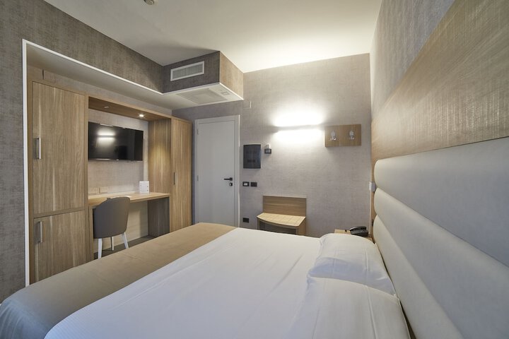 Room 9 of 41