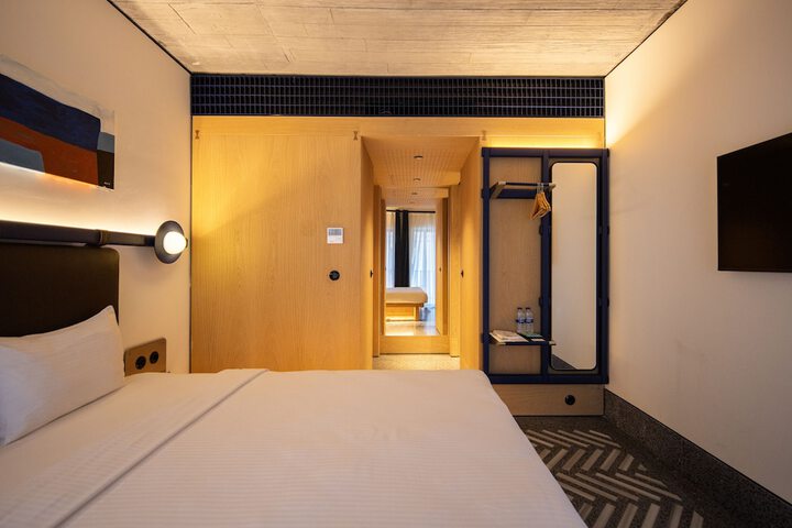 Room 11 of 41