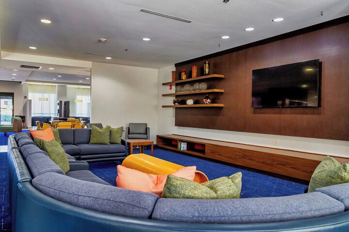 Lobby lounge