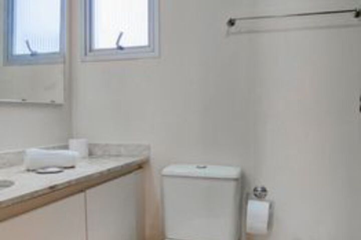 Room 9 of 104