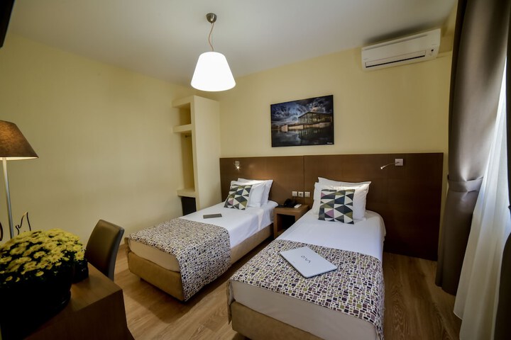 Room 7 of 43