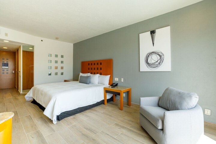 Room 6 of 51