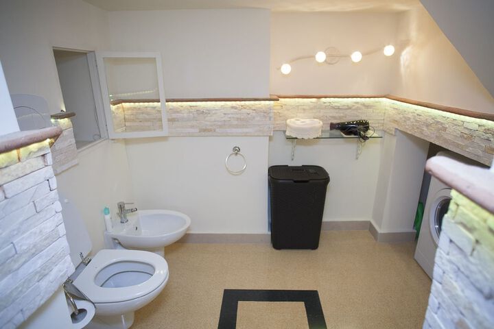 Room 9 of 26