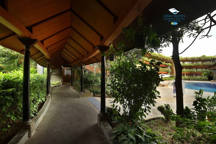 Ballroom/Hall 35 of 46