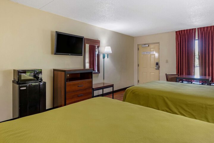 2 Double Beds (9 of 10)