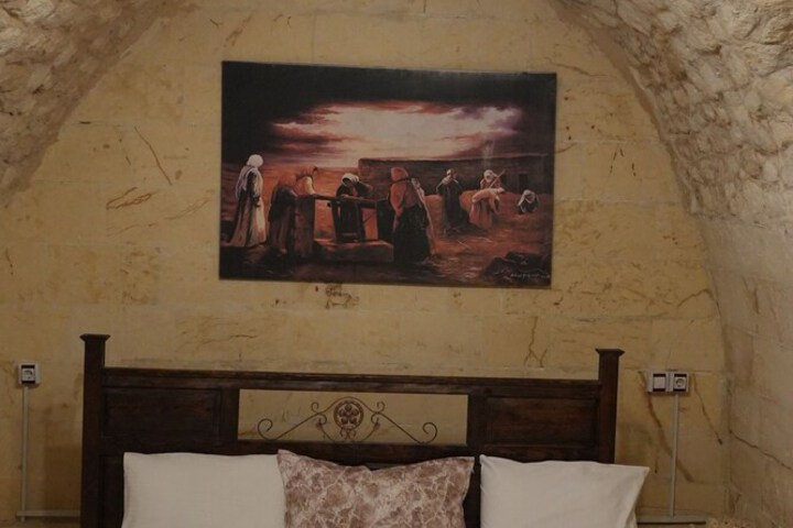 Room 8 of 27