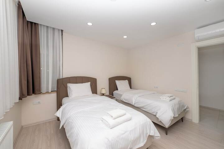 Room 104 of 271