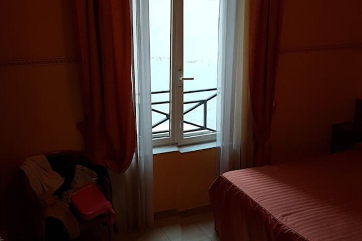 Room 13 of 28