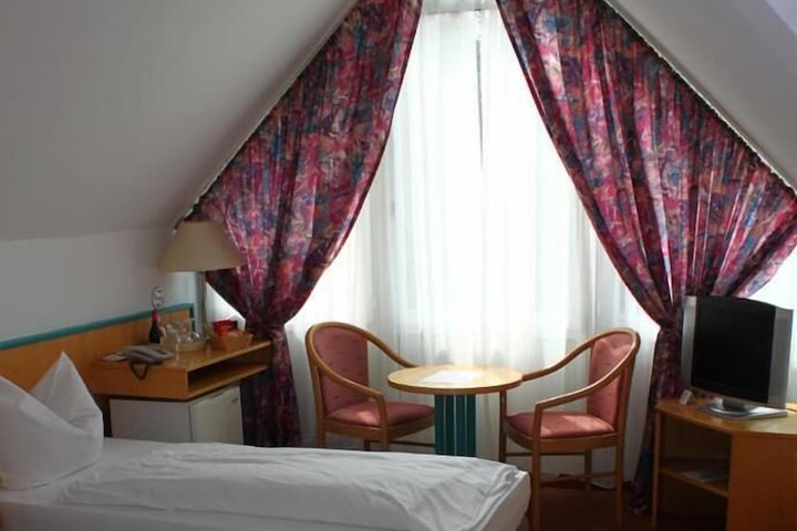 Room 19 of 42