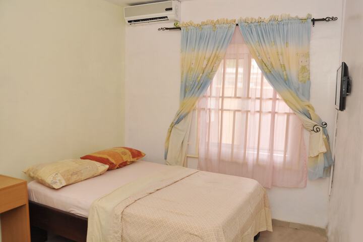Room 4 of 10