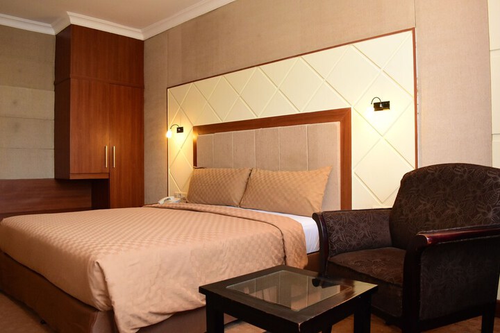 Room 9 of 29