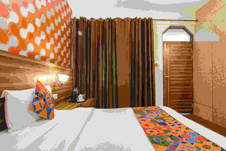 Room 27 of 38