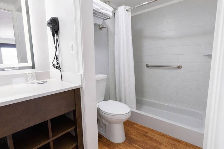 Room 10 of 20
