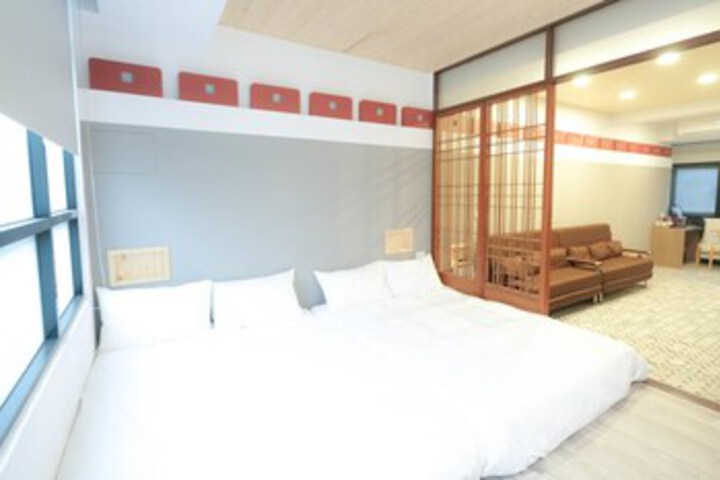 Room 10 of 11