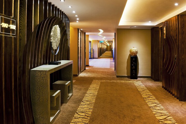 Ballroom/Hall 51 of 63
