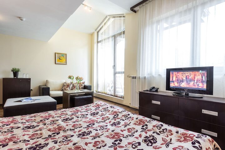 Room 10 of 76
