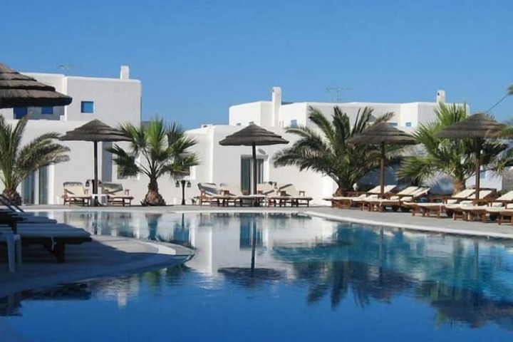 Hotel with Pool