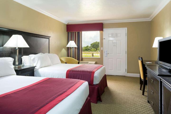 2 Double Beds (2 of 4)