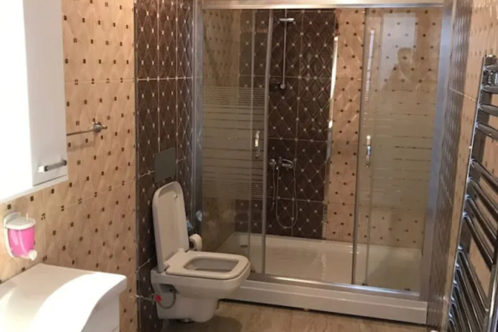 Room 8 of 11