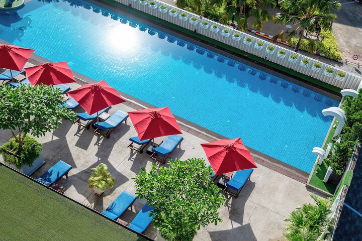 Pool 104 of 220
