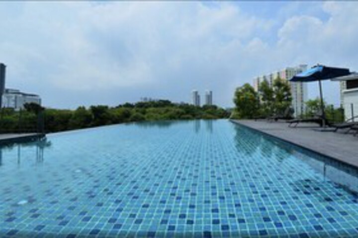 Pool 10 of 18