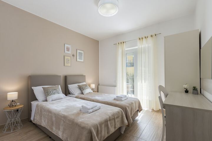 Room 15 of 186