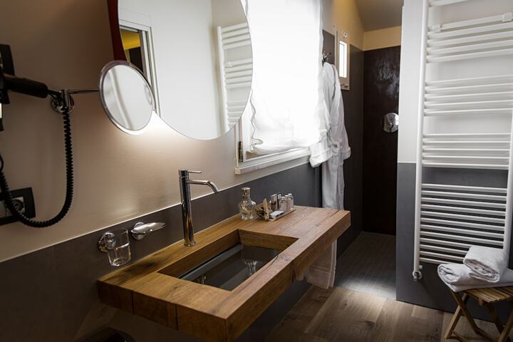 Room 44 of 62