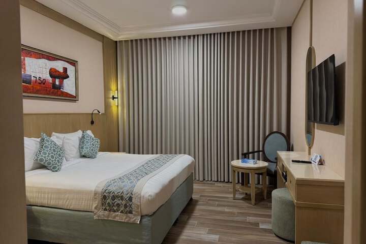 Room 47 of 181