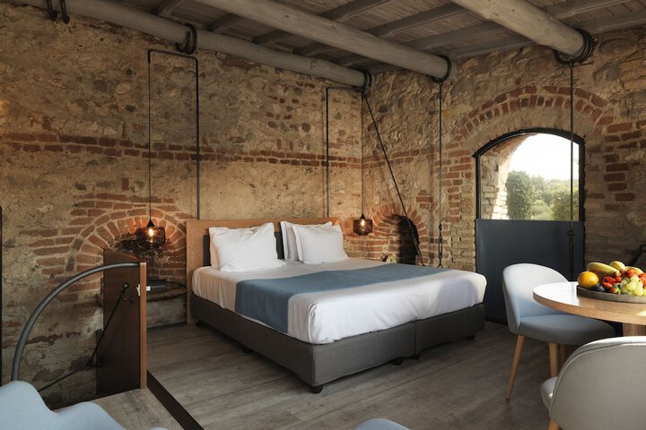 Room 4 of 43