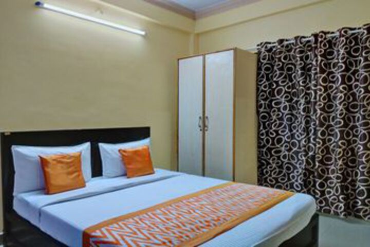OYO 10450 Breeze inn