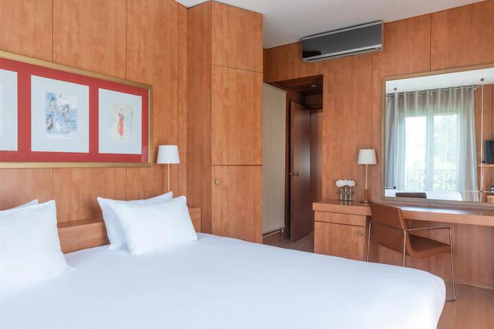 Room 17 of 44