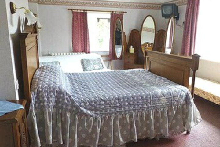 Room 33 of 51